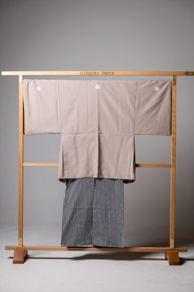 KM-106紋付　ベージュ